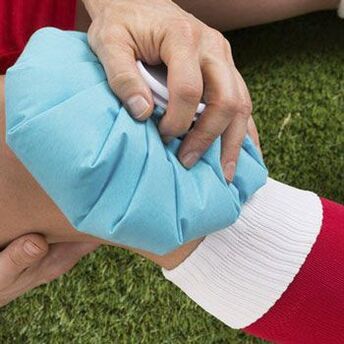 Студът може да помогне за облекчаване на болката в коляното след нараняване
