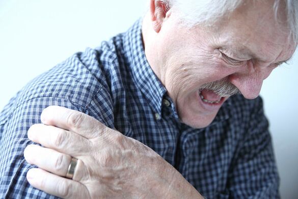 Болка в рамото при възрастен мъж с диагноза артроза на раменната става